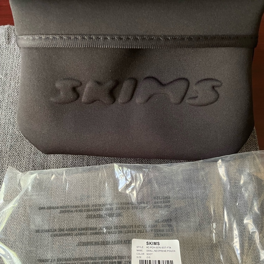 SKIMS small neoprene pouch in Soot… brand new!!